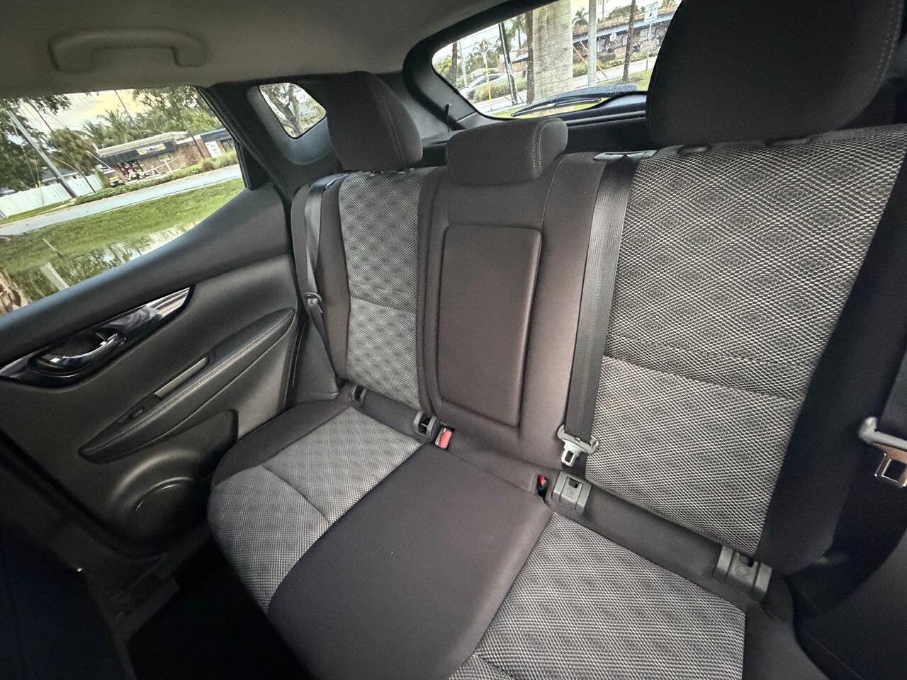 Used 2017 Nissan Rogue Sport SV w/ SV Premium Package FWD image 15