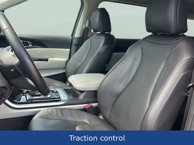 Used 2024 Kia Carnival EX image 16