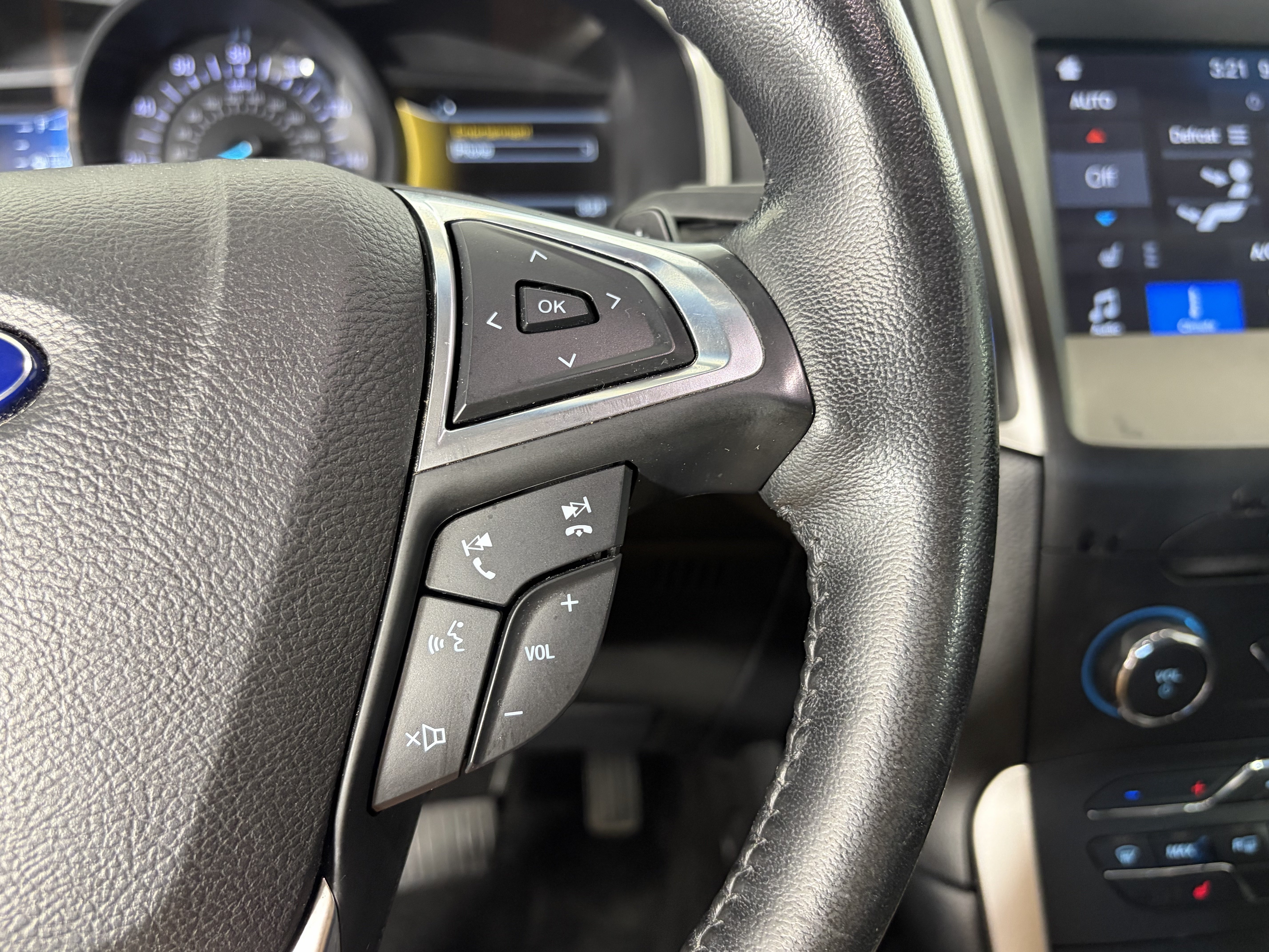 Used 2017 Ford Edge SEL w/ Equipment Group 201A AWD/4WD image 30