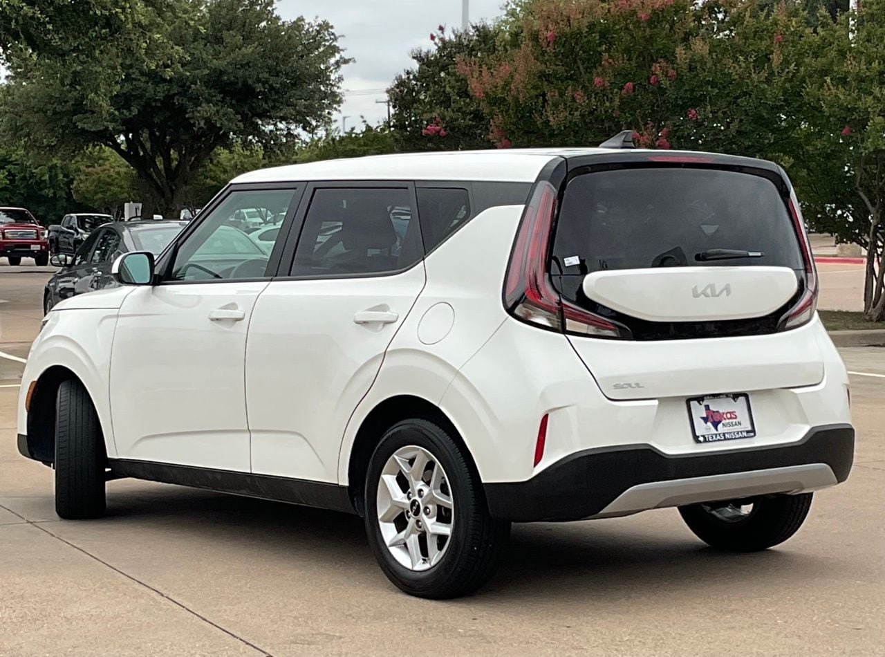 Used 2025 Kia Soul LX w/ LX Technology Package FWD image 6