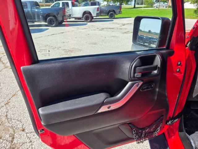 Used 2013 Jeep Wrangler Unlimited Rubicon w/ Dual Top Group AWD/4WD image 20