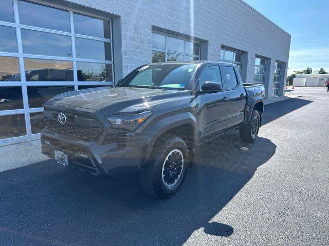 Certified 2025 Toyota Tacoma TRD Off-Road AWD/4WD image 2