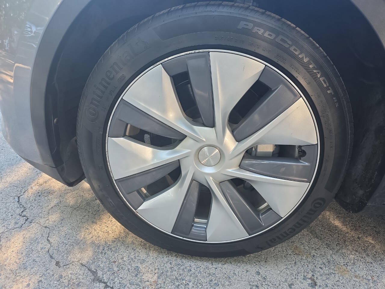 Used 2024 Tesla Model Y Long Range AWD/4WD image 13