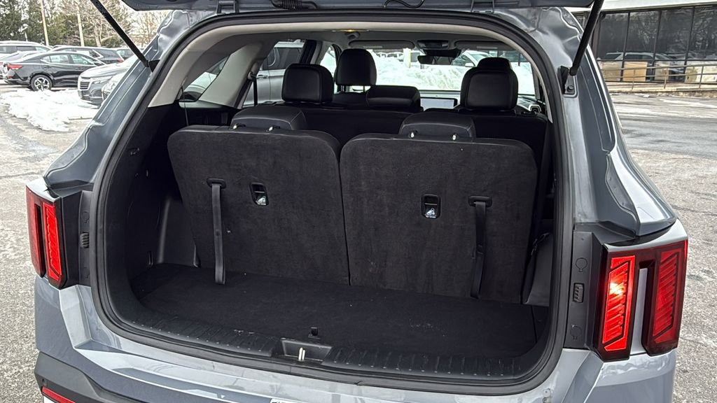 Used 2024 Kia Sorento S image 15