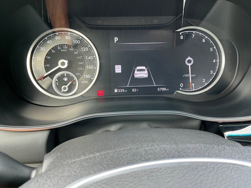 Used 2025 Genesis G70 2.5T image 20