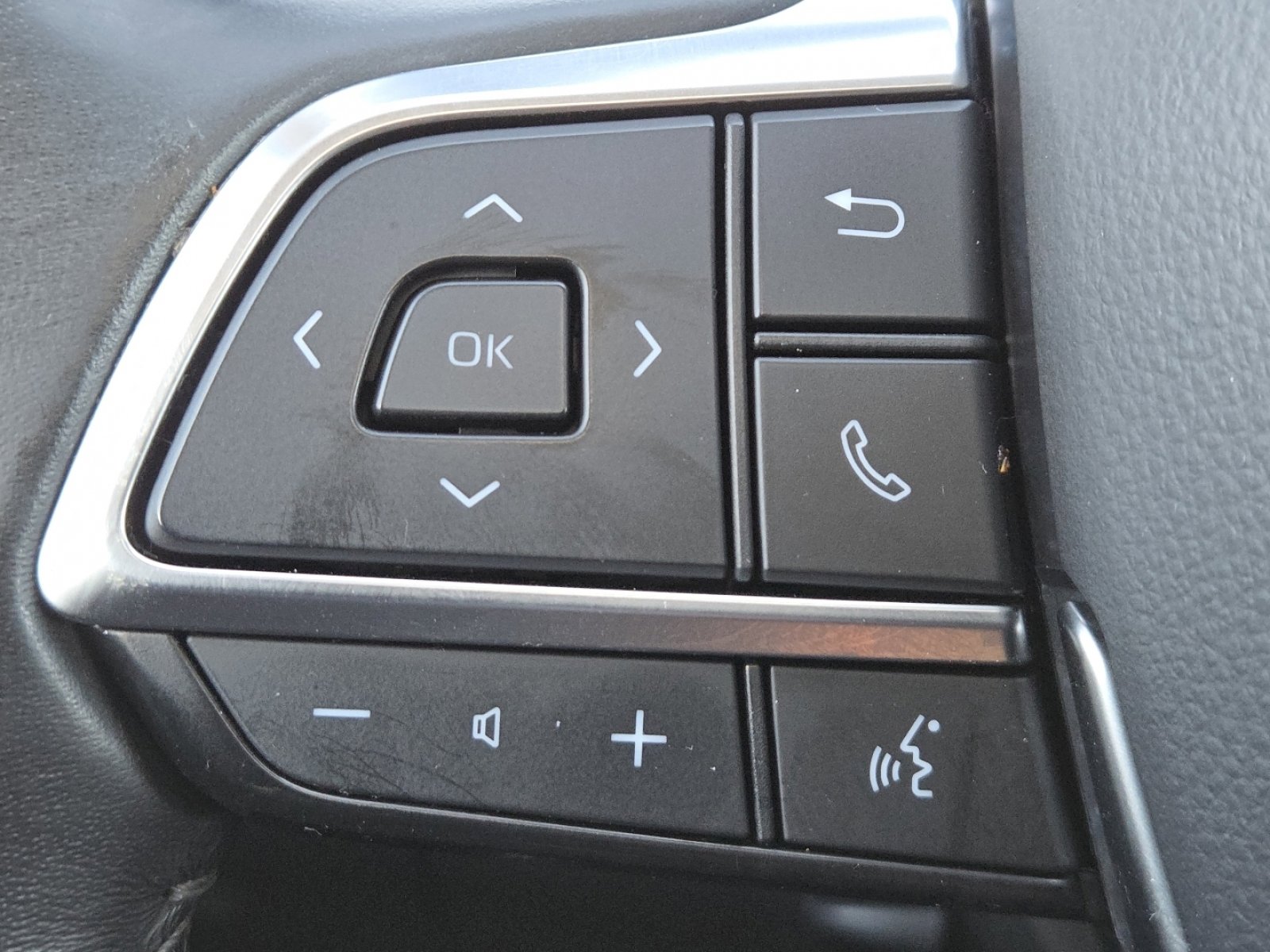 Used 2021 Toyota Highlander XLE image 33