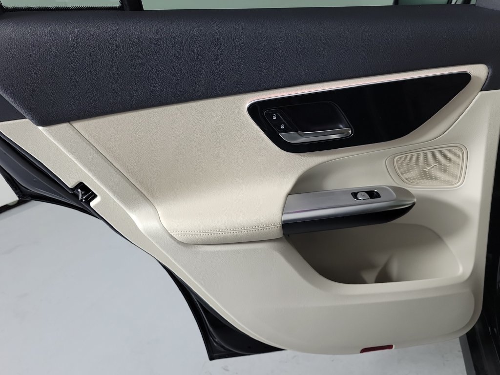 Used 2026 Mercedes-Benz GLC 300 image 13