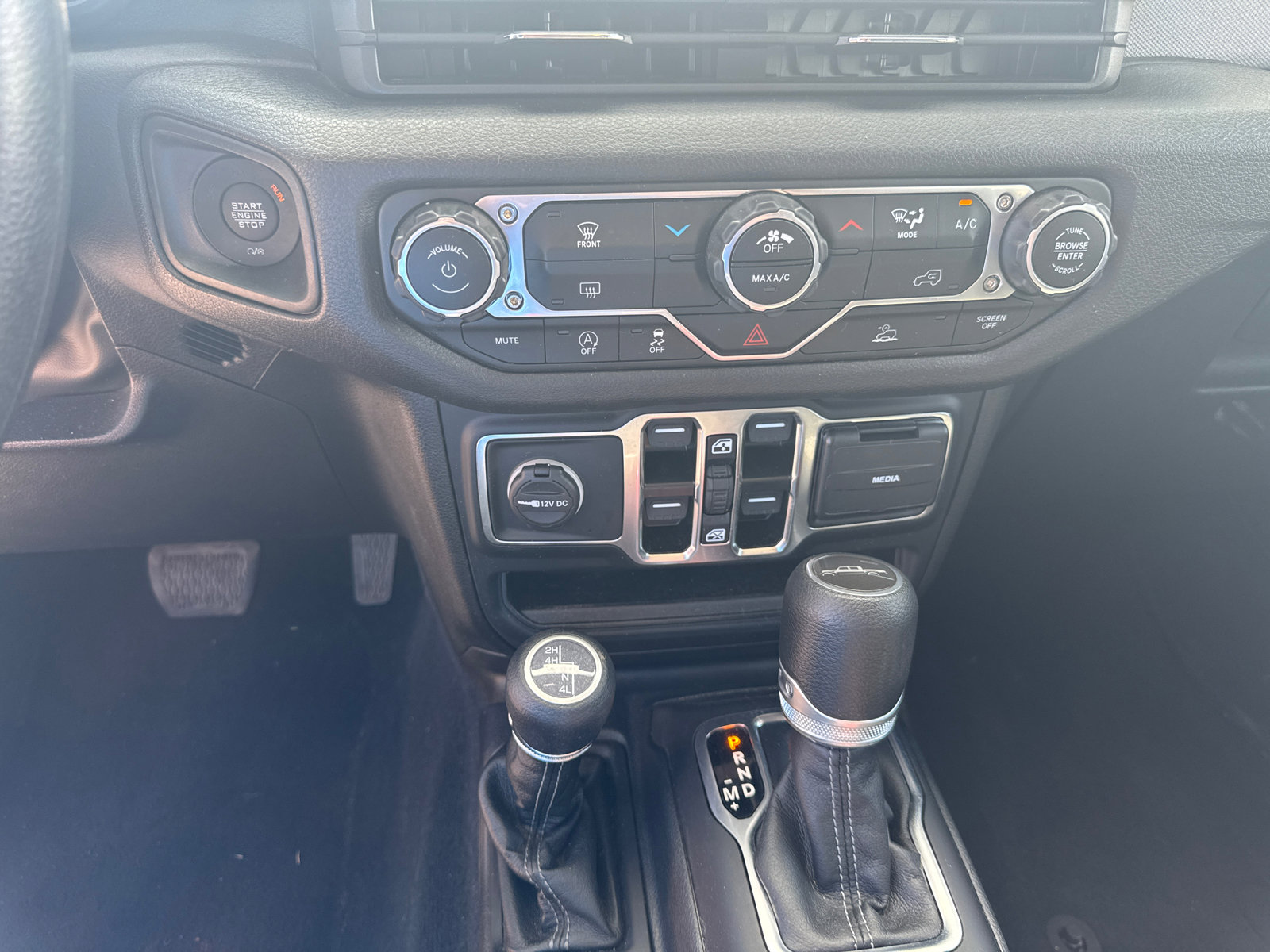 Used 2024 Jeep Gladiator Sport image 27