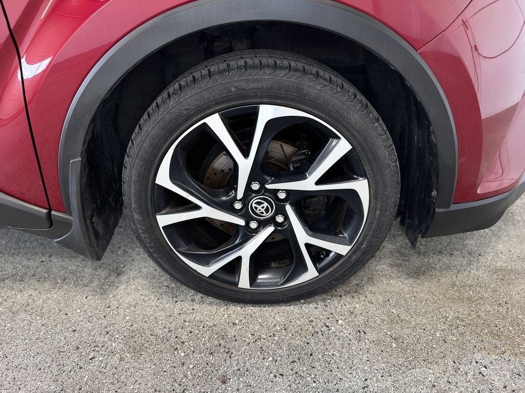 Used 2018 Toyota C-HR XLE FWD image 23