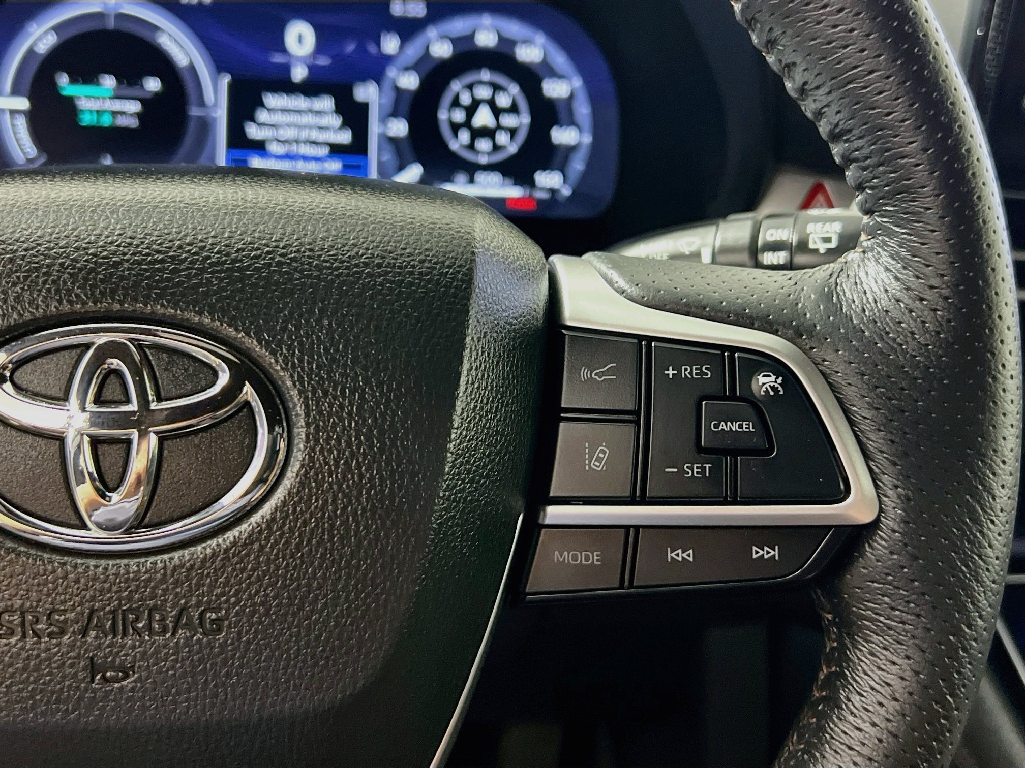 Used 2025 Toyota Sienna Platinum FWD image 19