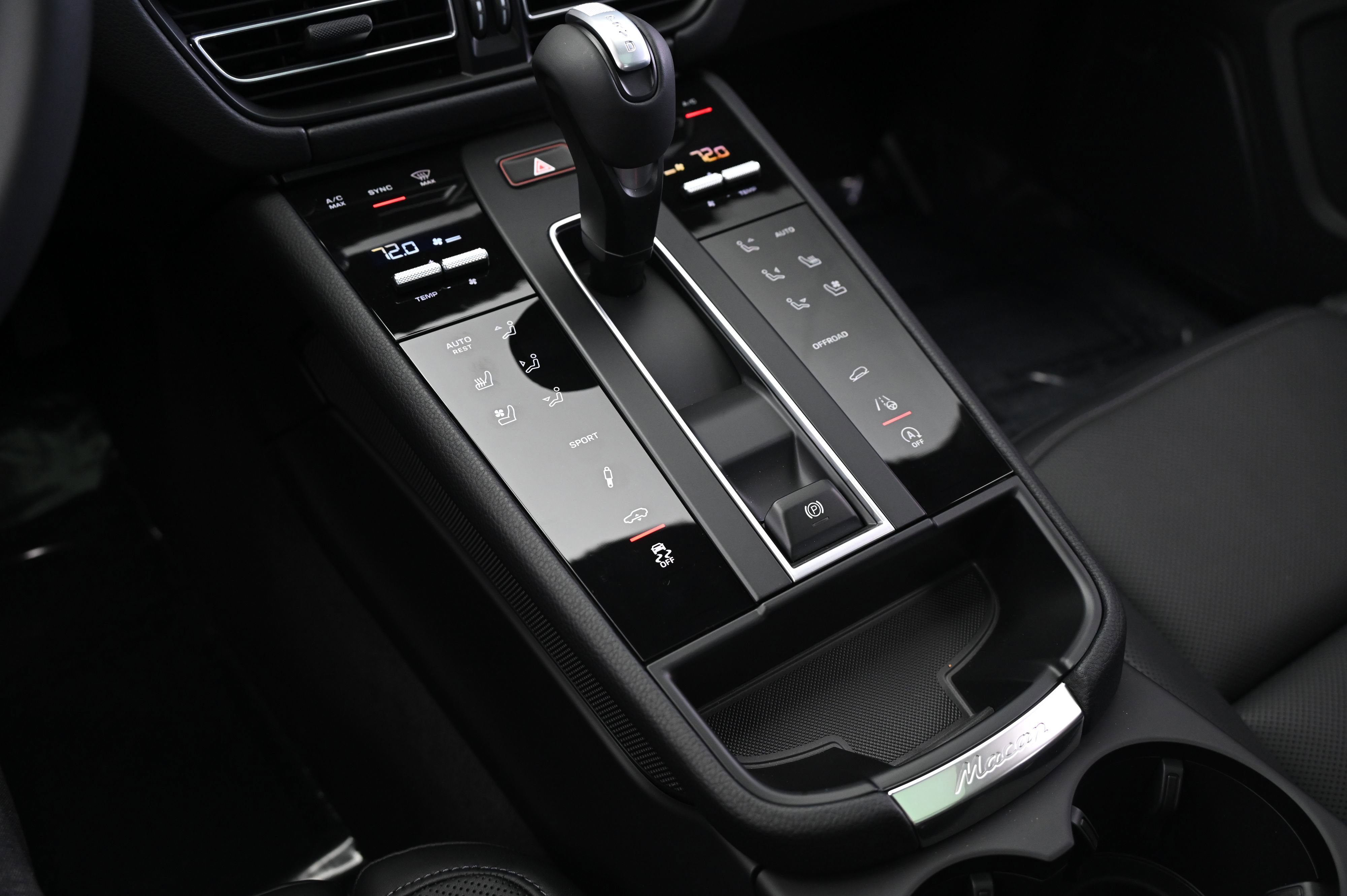 Certified 2025 Porsche Macan image 43