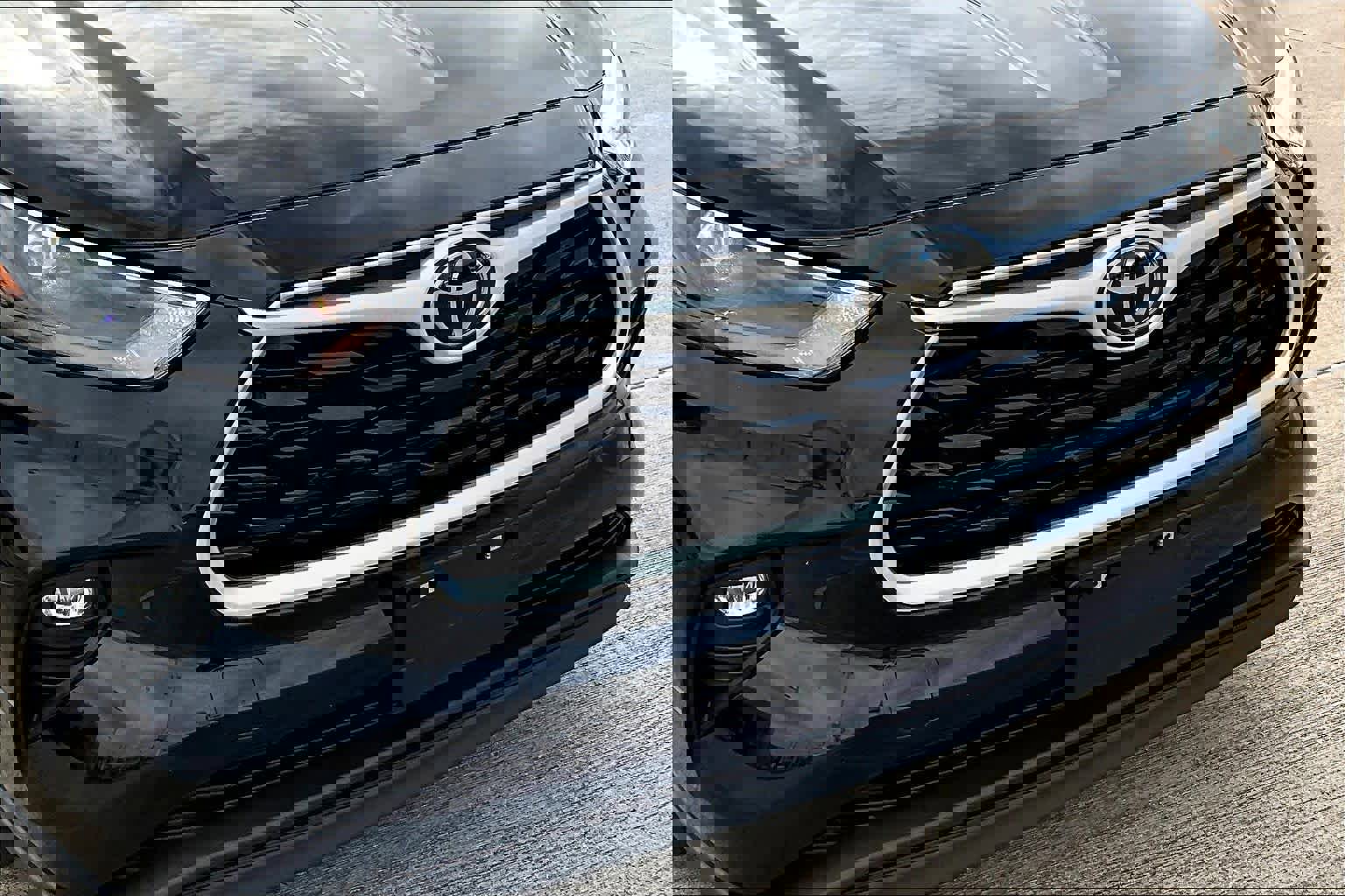 Used 2023 Toyota Highlander LE image 30