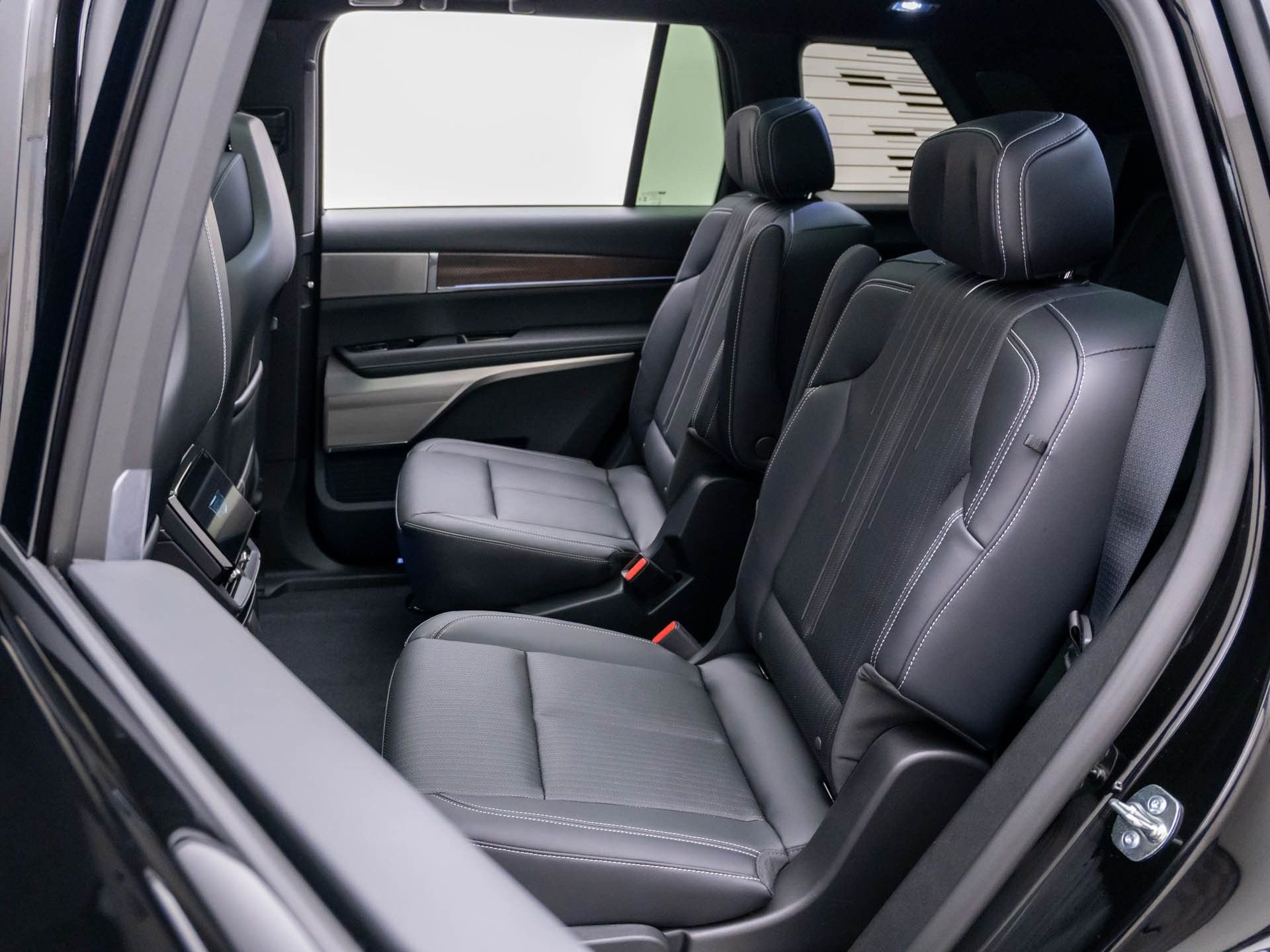 New 2026 Cadillac Vistiq Luxury AWD/4WD image 19