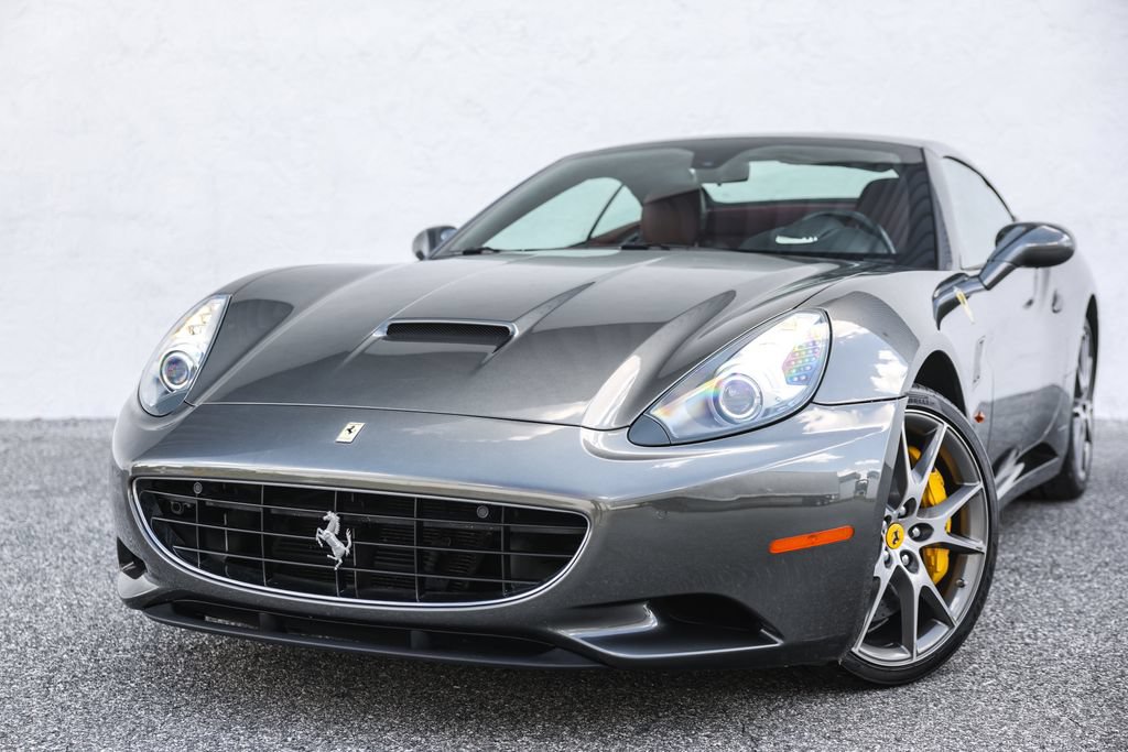 Used 2010 Ferrari California RWD image 12