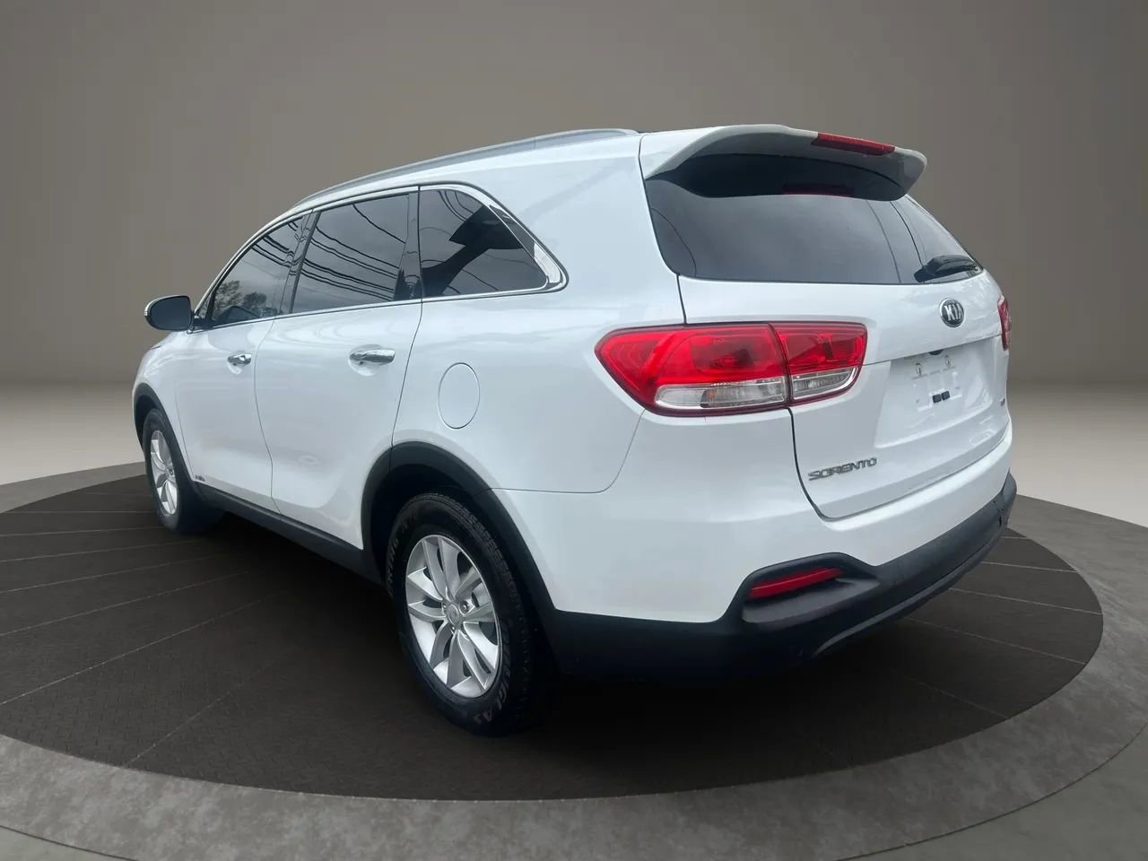 Used 2018 Kia Sorento LX image 7