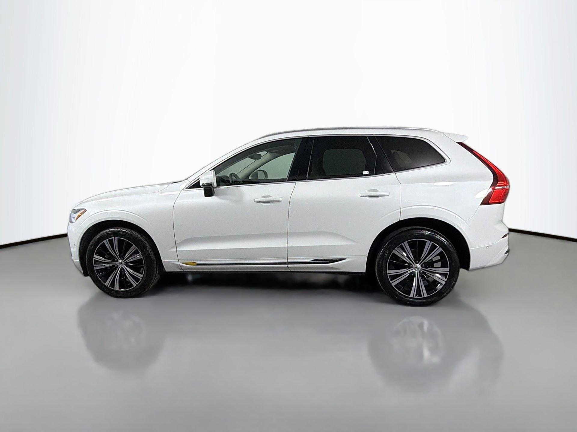 Certified 2023 Volvo XC60 B5 Plus w/ Protection Package Premier FWD image 9