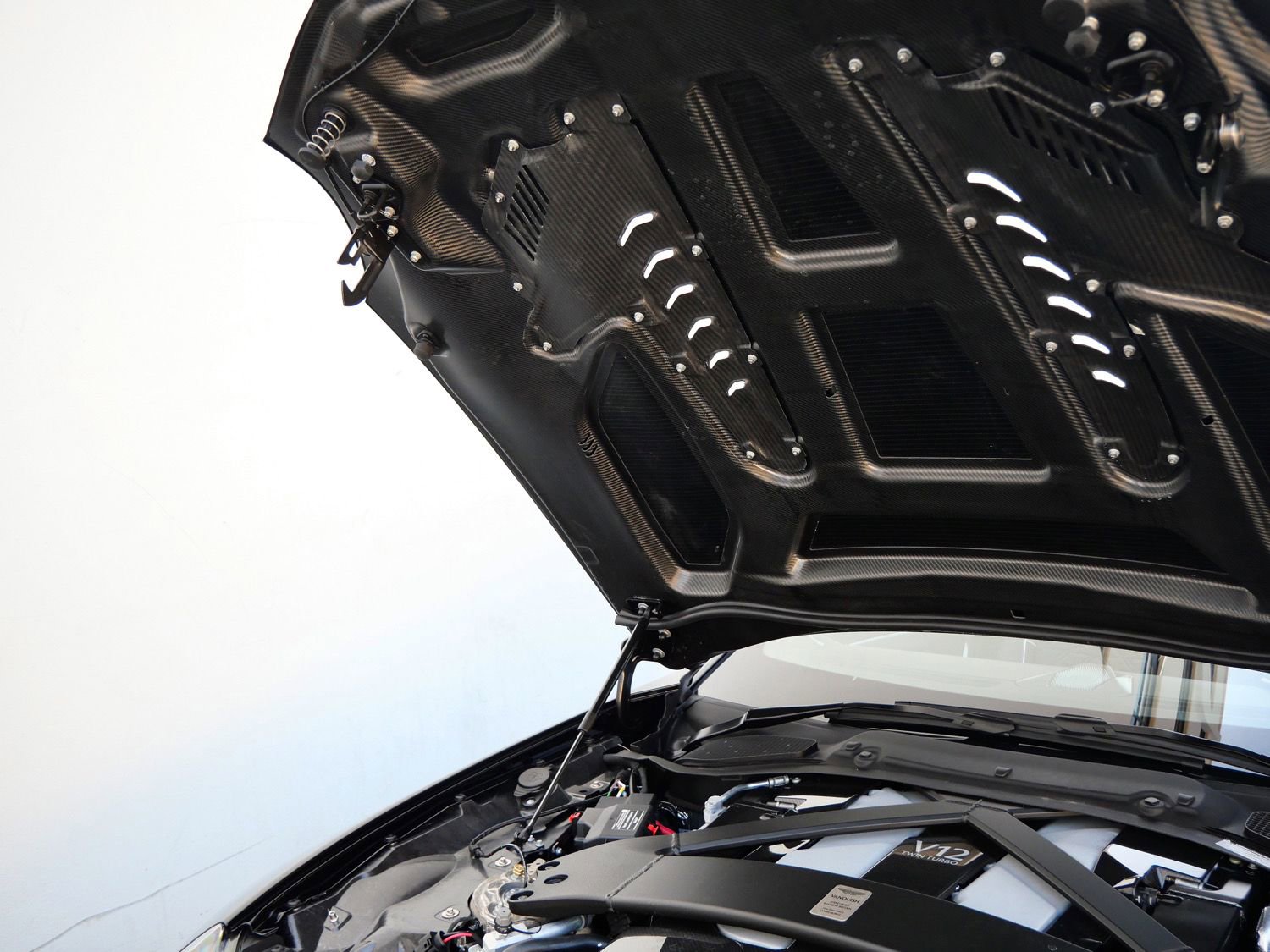 New 2026 Aston Martin Vanquish Convertible image 27