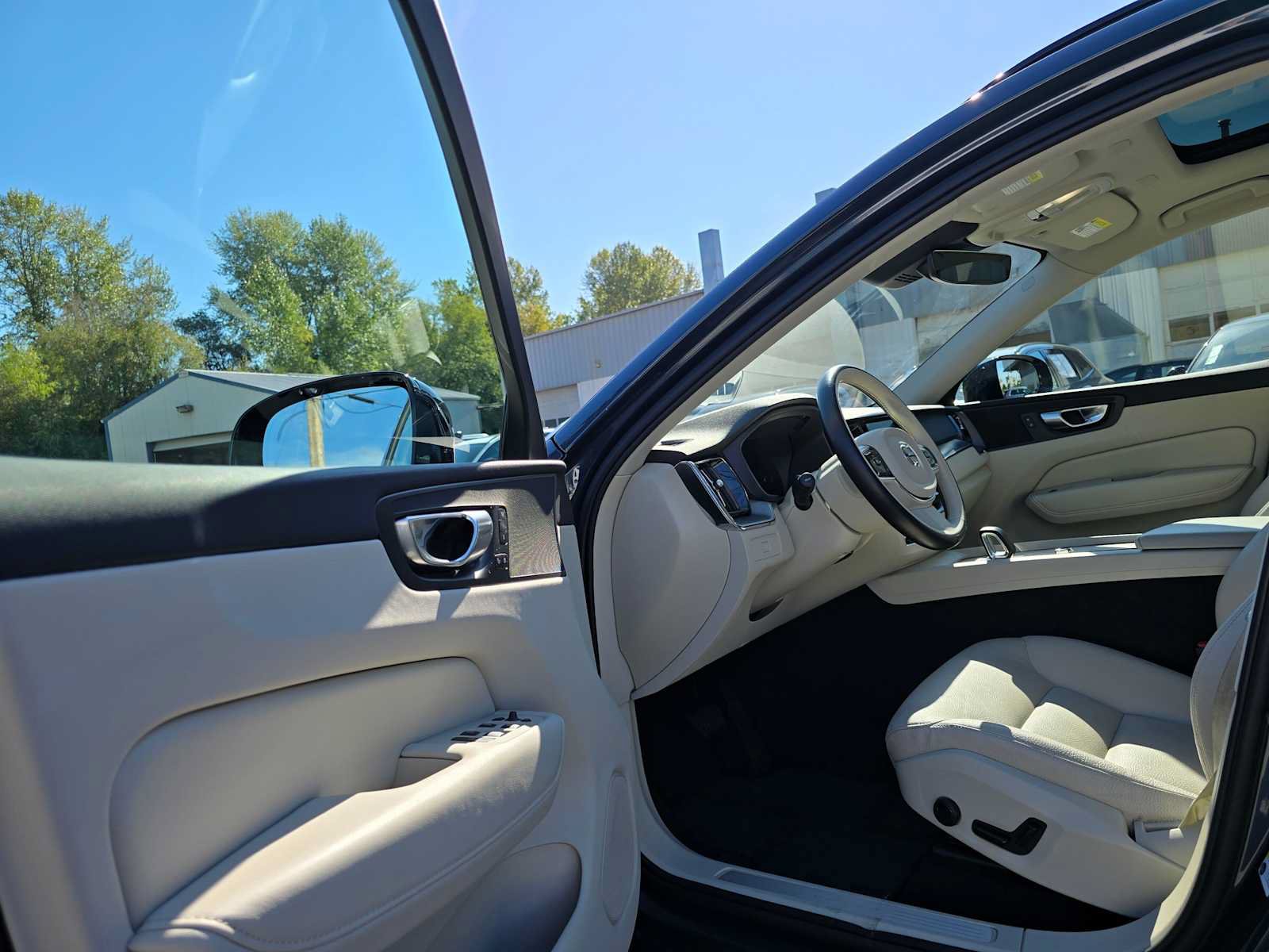 Certified 2024 Volvo XC60 B5 Core w/ Climate Package AWD/4WD image 21