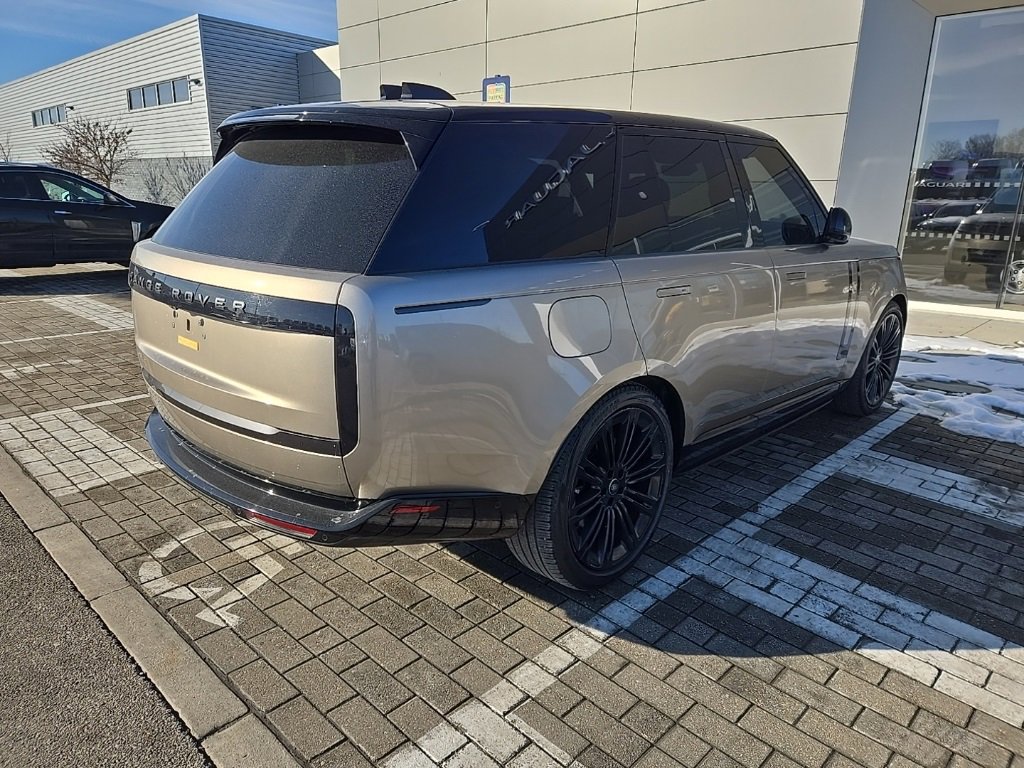Certified 2024 Land Rover Range Rover SE image 5