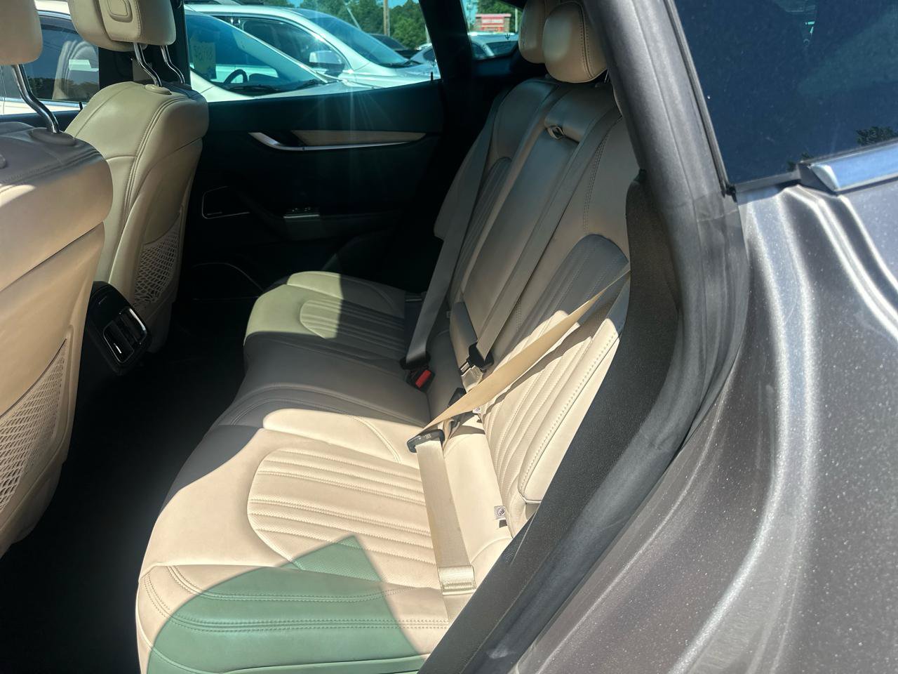 Used 2018 Maserati Levante GranLusso AWD/4WD image 17