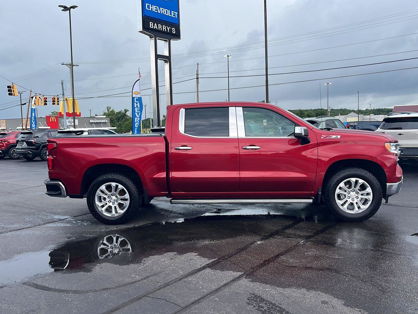 Used 2022 Chevrolet Silverado 1500 LTZ w/ LTZ Premium Package AWD/4WD image 9