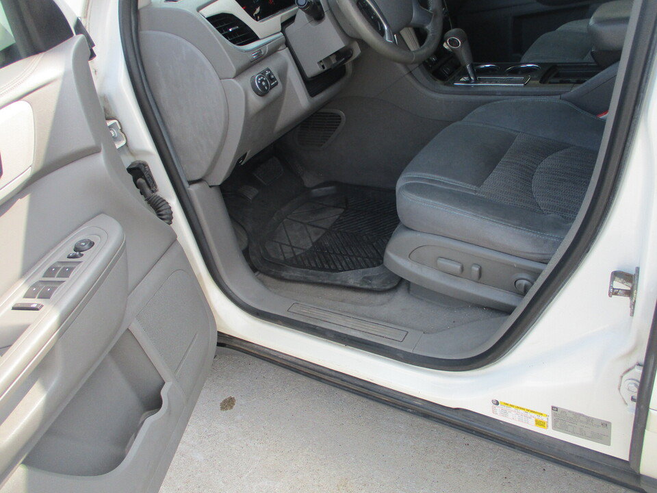 Used 2015 Chevrolet Traverse LT w/ Style and Technology Package FWD image 25