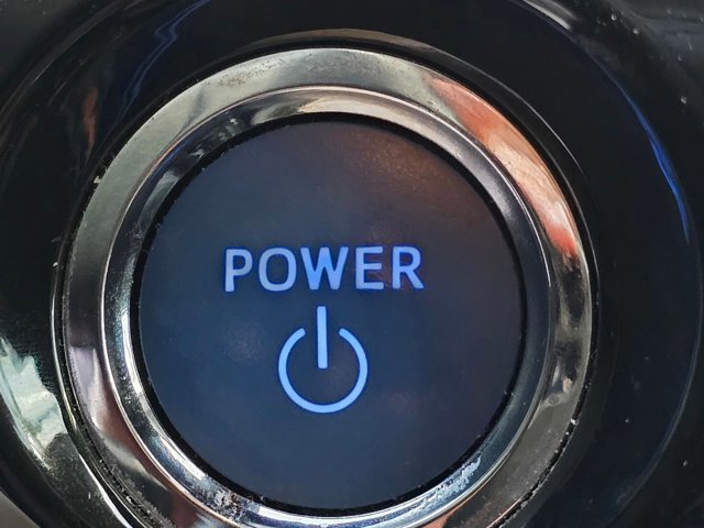 Used 2022 Toyota Prius Limited FWD image 16