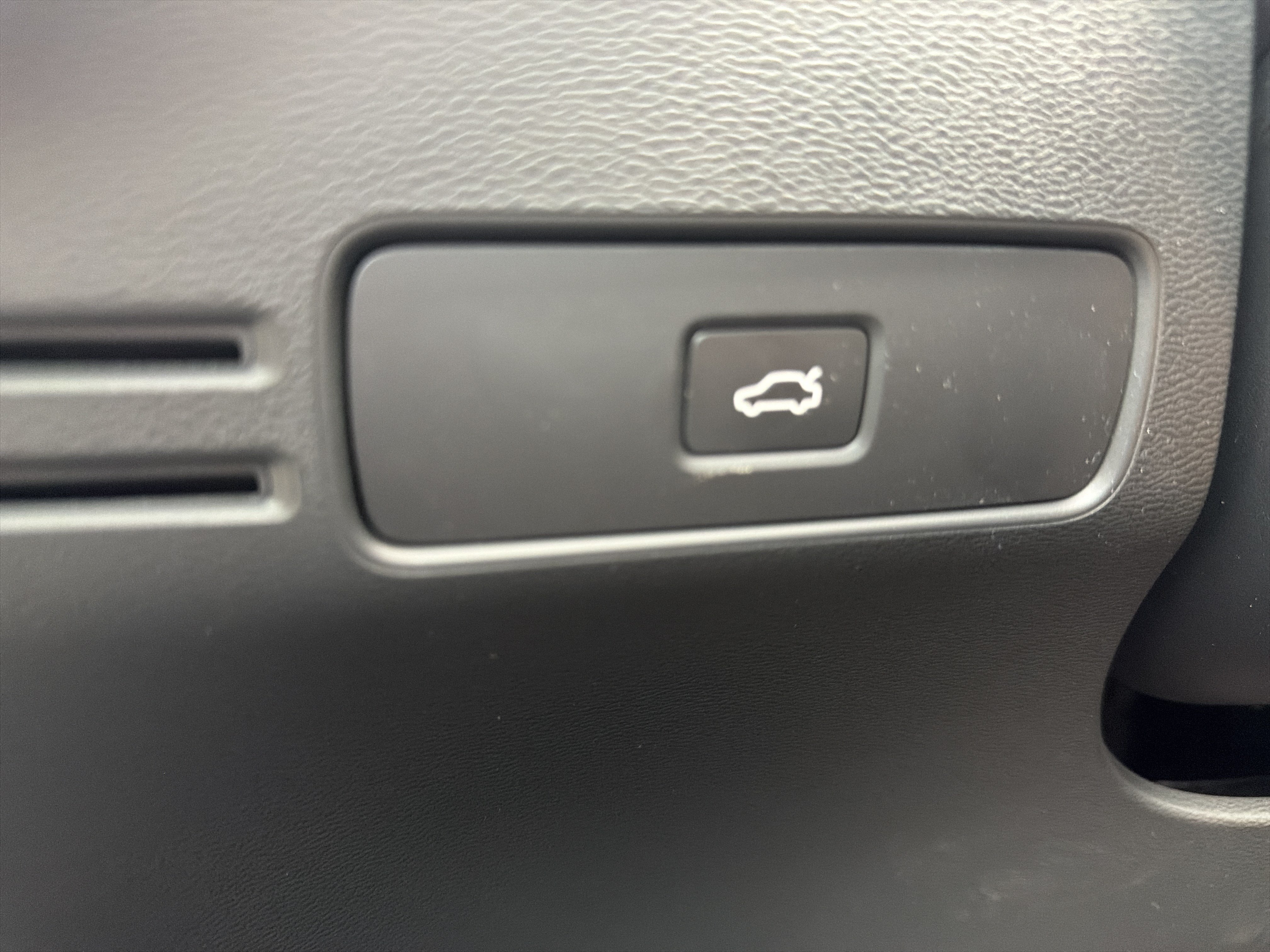 New 2026 Volvo XC40 B4 Core w/ Climate Package FWD image 31