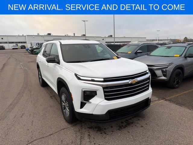 Used 2024 Chevrolet Traverse LT w/ Trailering Package FWD image 5