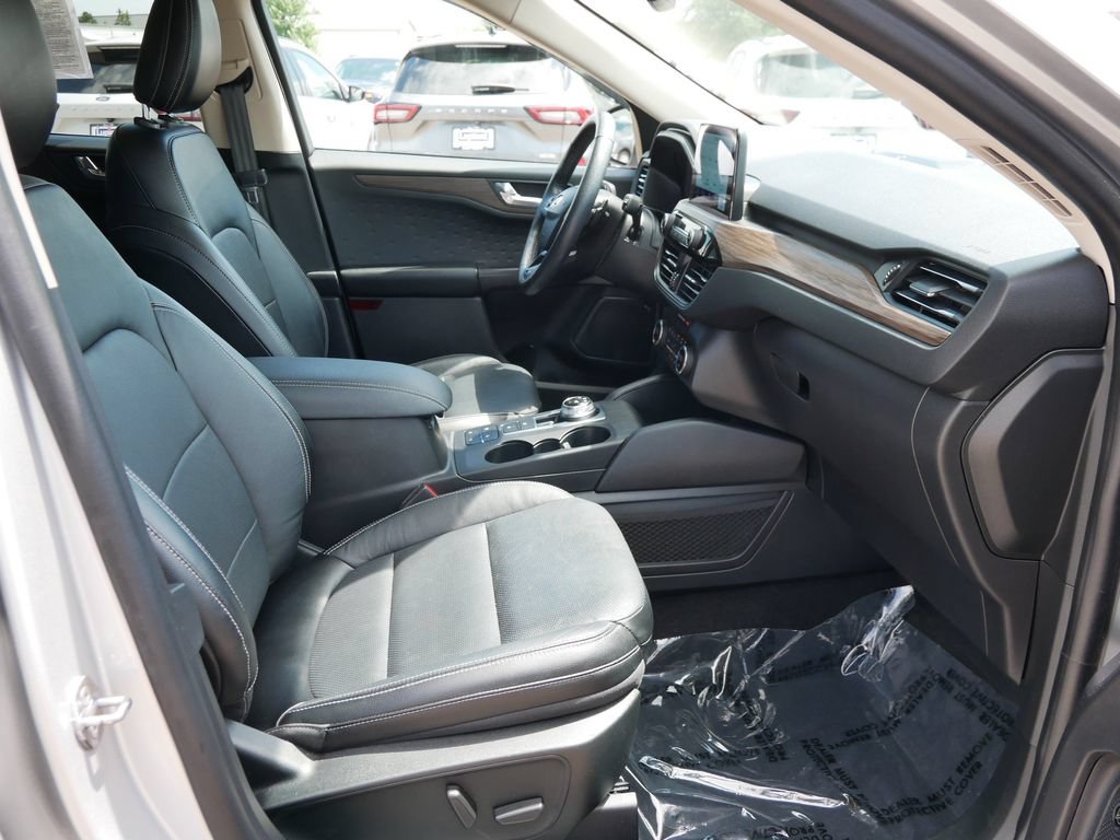 Certified 2020 Ford Escape Titanium AWD/4WD image 13