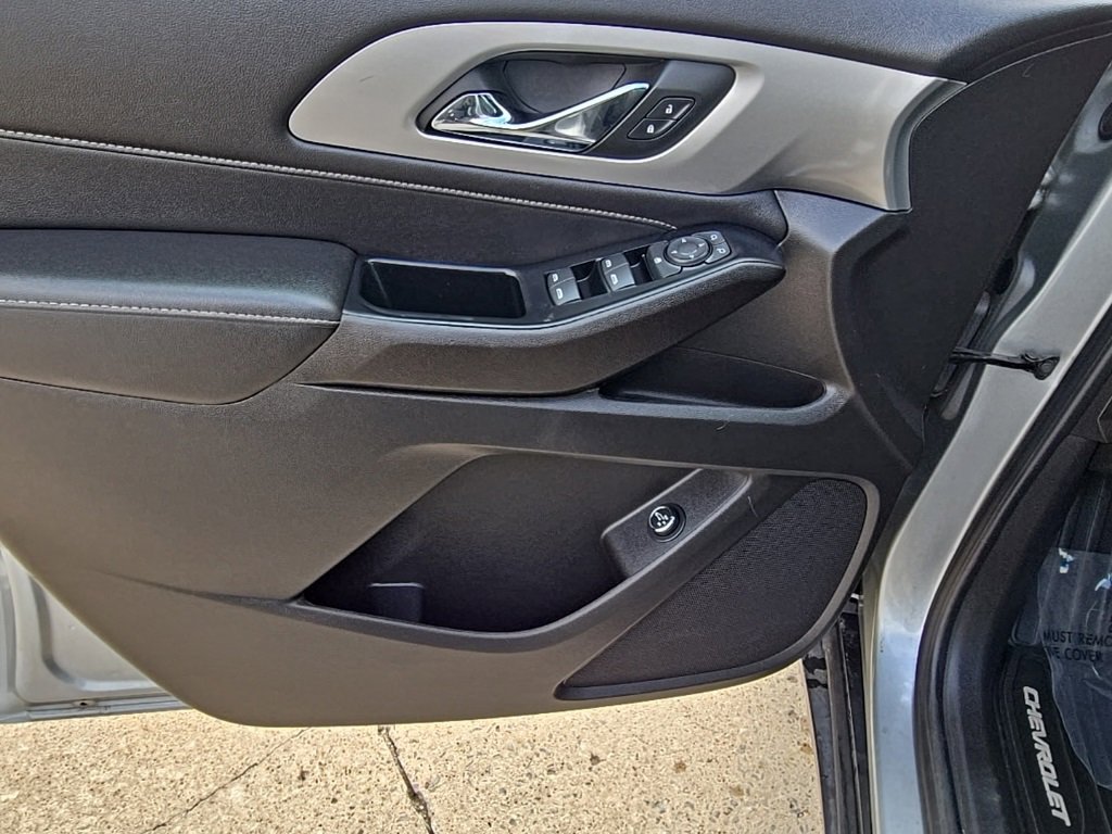 Used 2023 Chevrolet Traverse LT w/ Rear Camera Mirror Package image 13