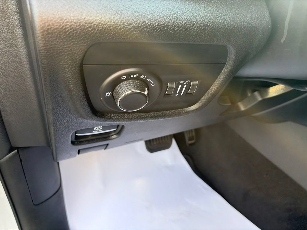Used 2025 Jeep Grand Cherokee Altitude AWD/4WD image 25