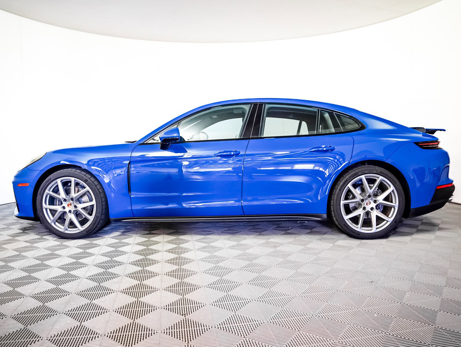 Certified 2025 Porsche Panamera image 2