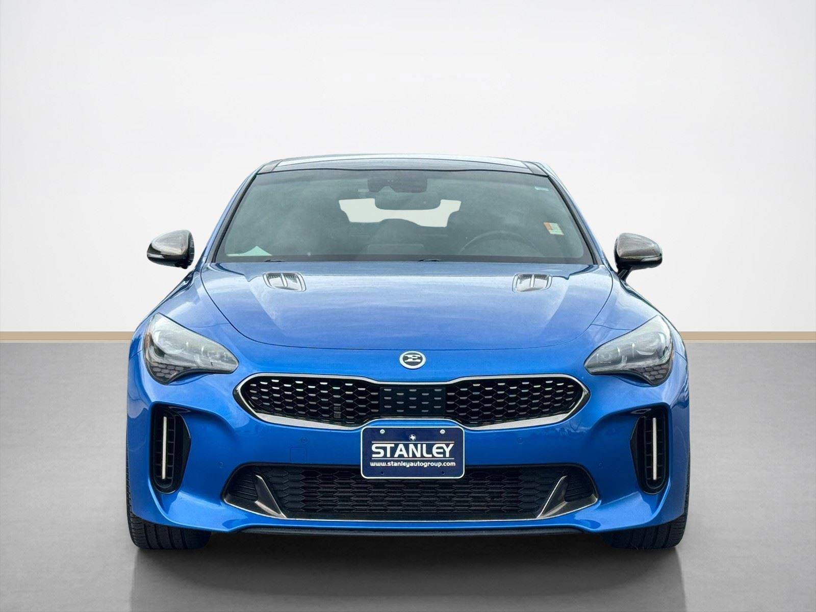 Used 2020 Kia Stinger GT1 RWD image 2