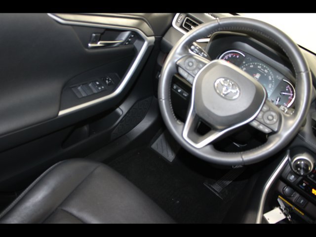 Used 2020 Toyota RAV4 Limited AWD/4WD image 17