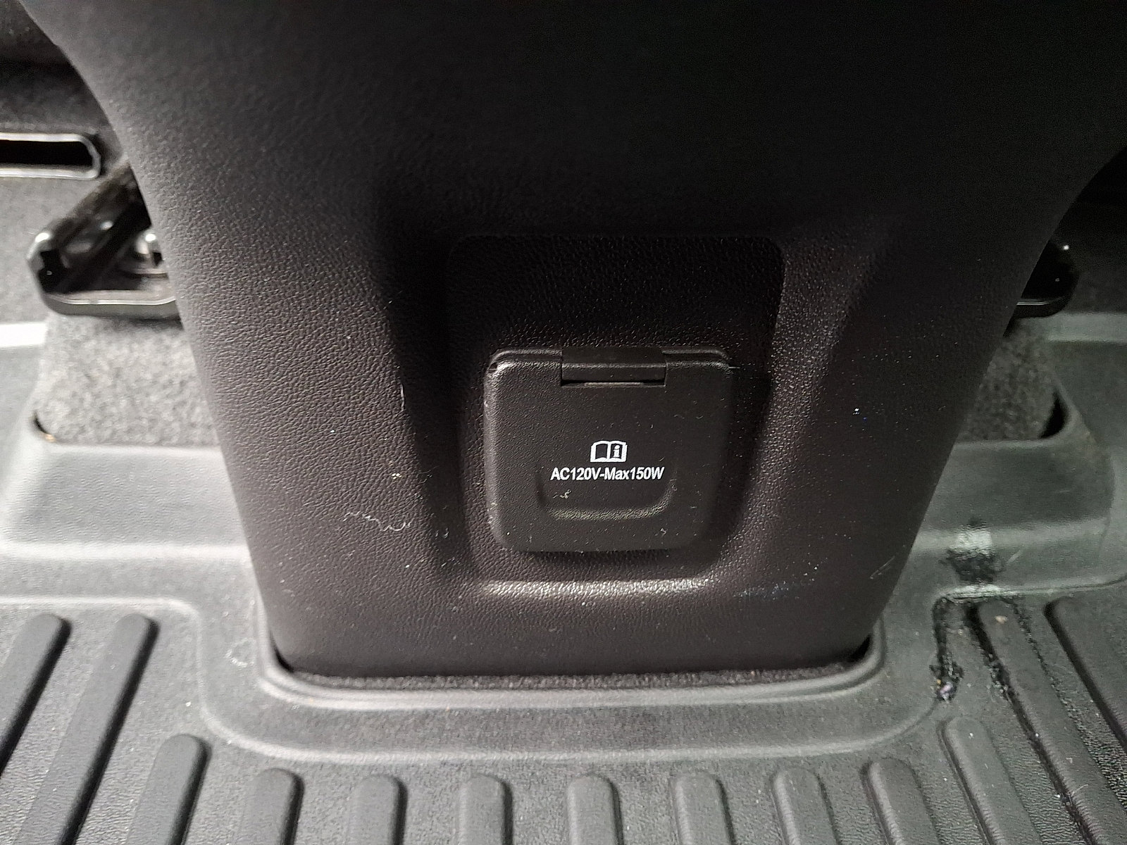 Used 2024 GMC Terrain SLE w/ Driver Convenience Package image 12