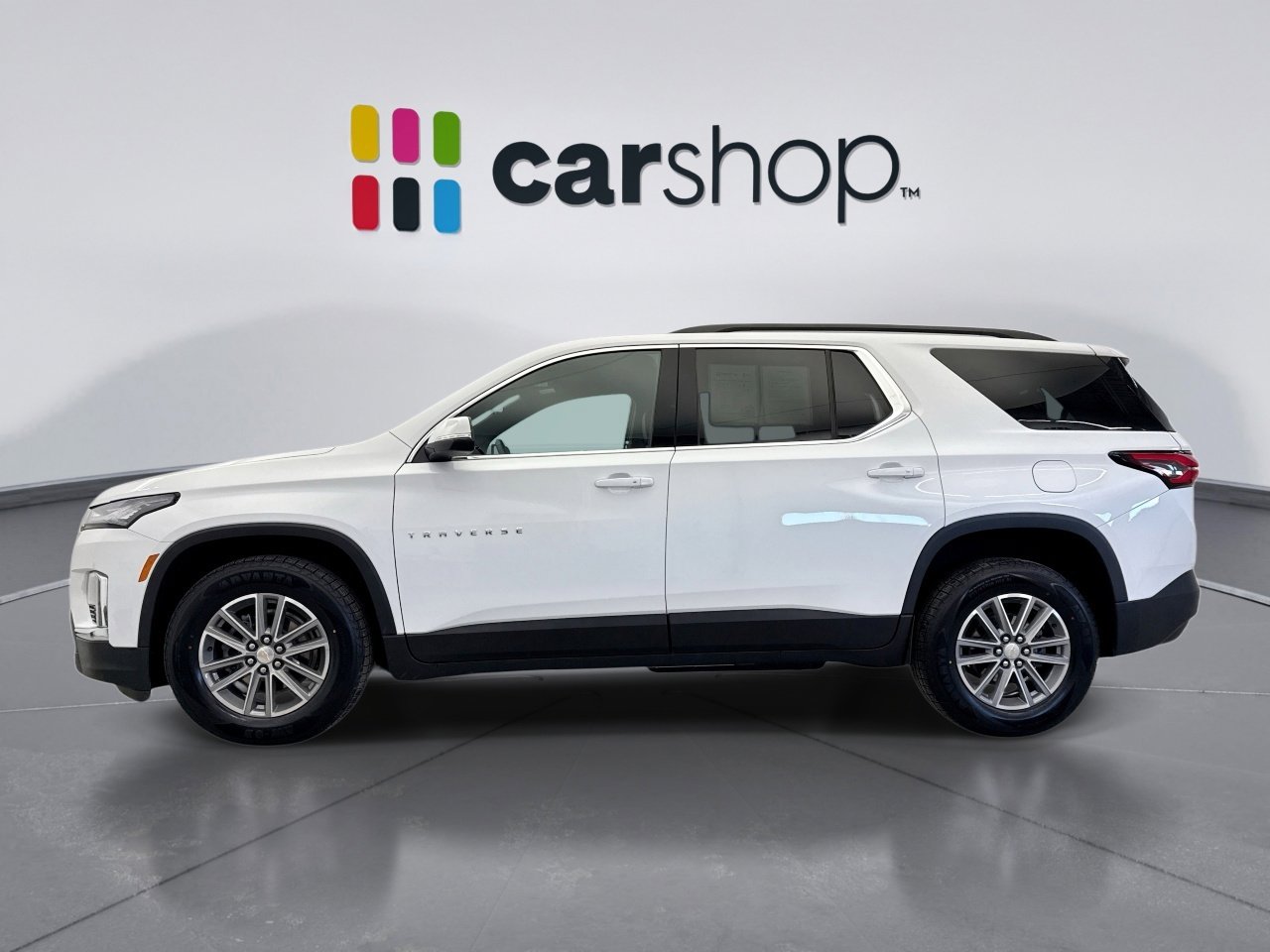 Used 2023 Chevrolet Traverse LT image 2