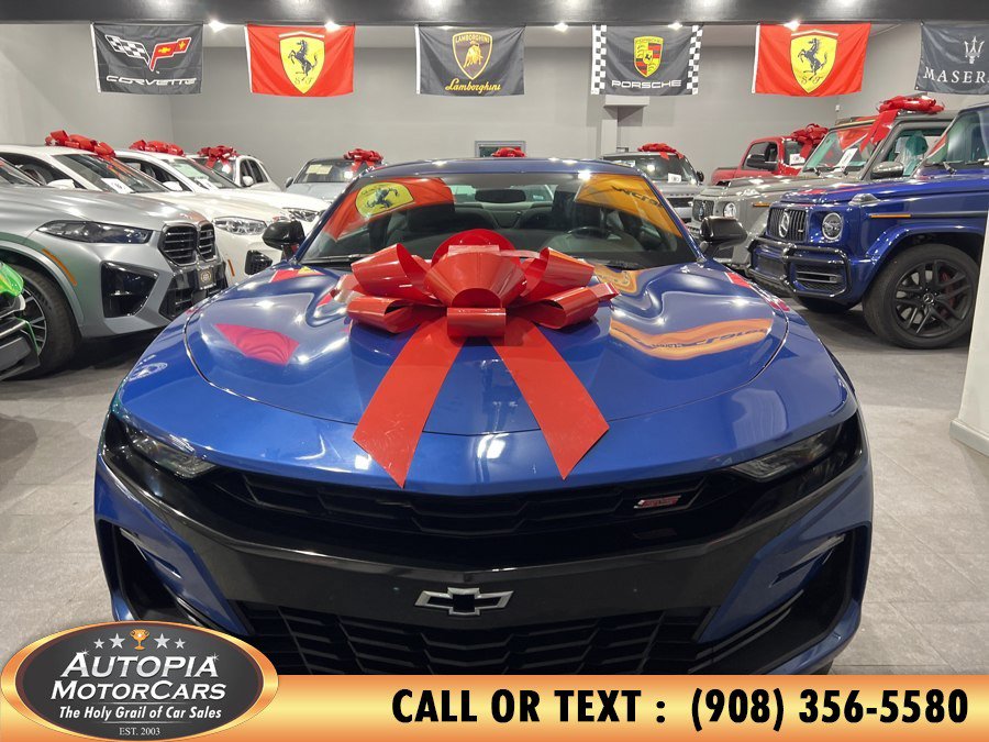 Used 2019 Chevrolet Camaro SS w/ Black Appearance Package RWD image 9
