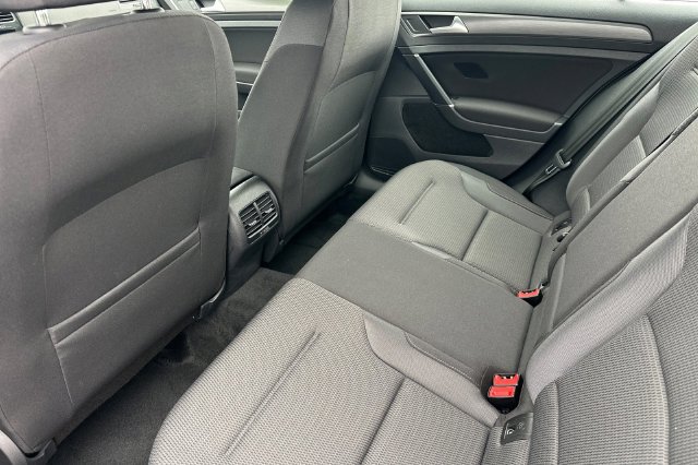 Used 2017 Volkswagen e-Golf SE w/ DC Fast Charging Package FWD image 14