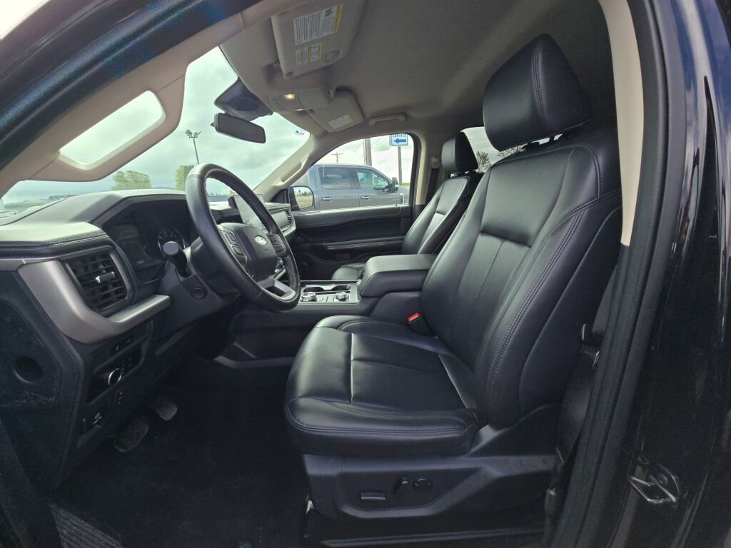 Used 2024 Ford Expedition Max XLT image 17