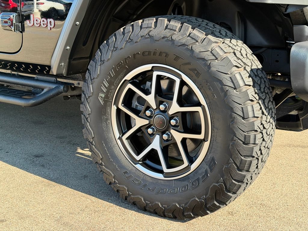 Used 2025 Jeep Wrangler Unlimited Rubicon w/ Convenience Group AWD/4WD image 27