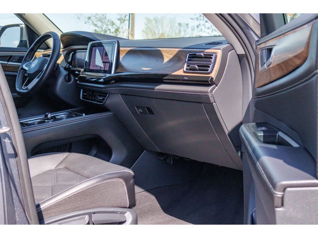 Used 2025 Volkswagen Atlas SE AWD/4WD image 10