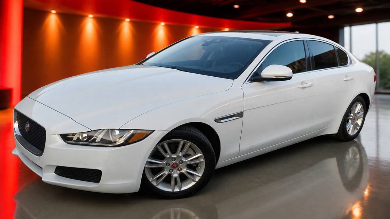 Used 2017 Jaguar XE Premium RWD image 1