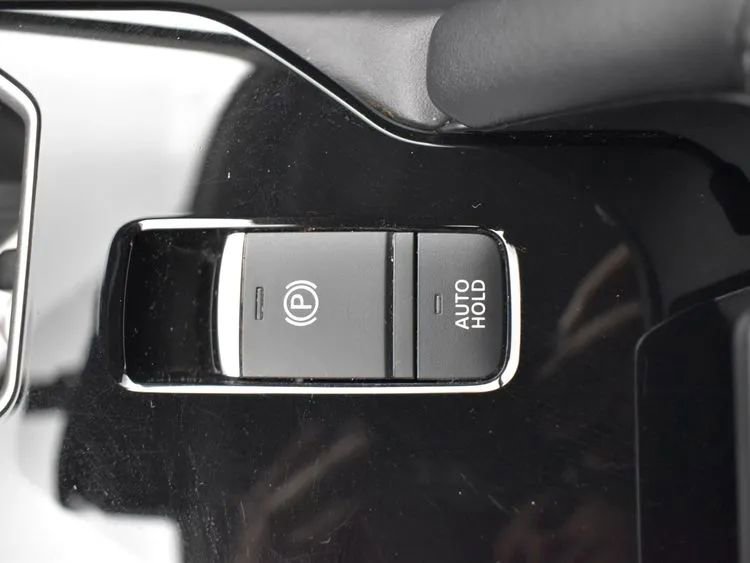 Used 2025 Mitsubishi Outlander SE image 32