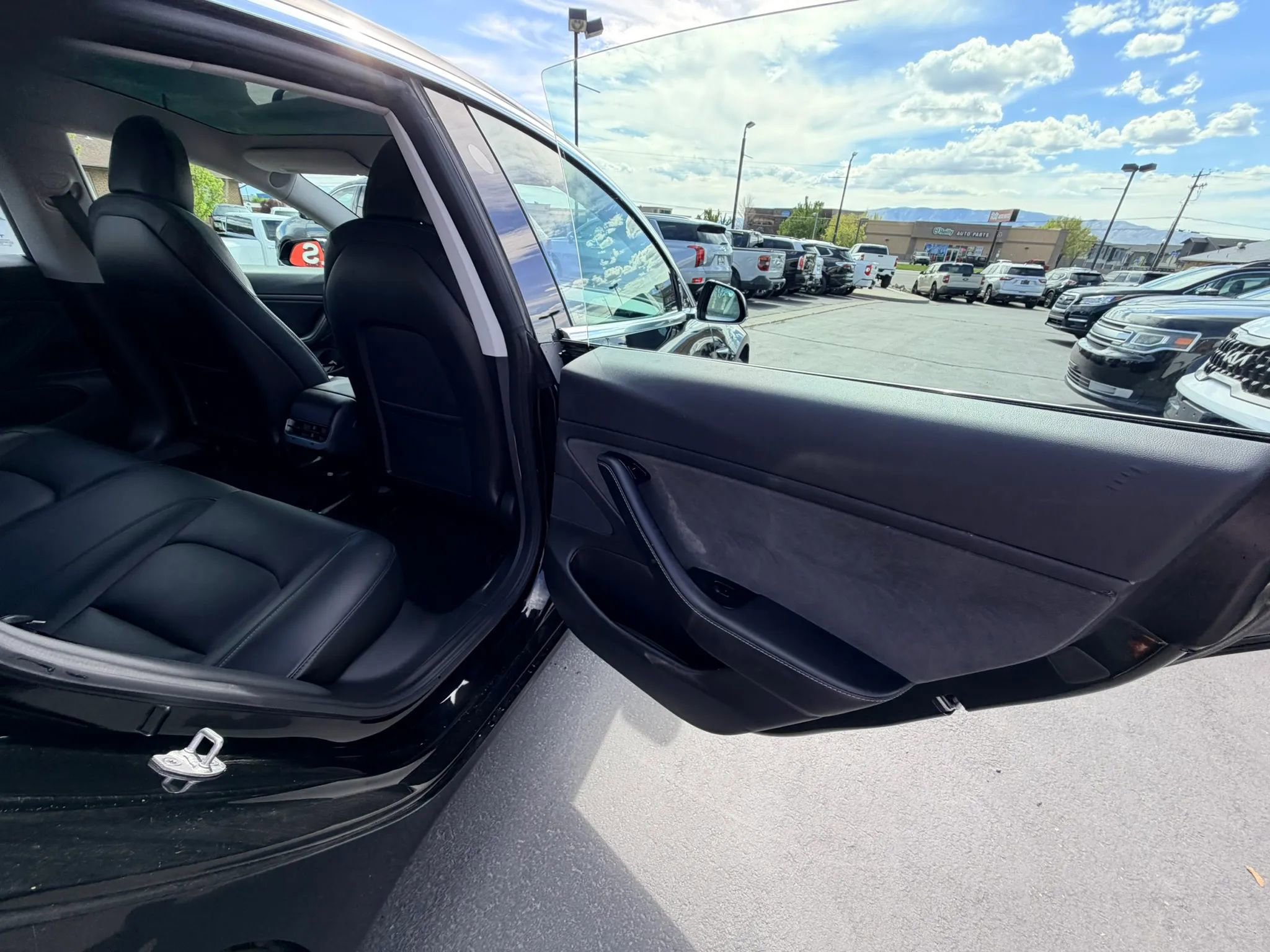 Used 2018 Tesla Model 3 Long Range image 15