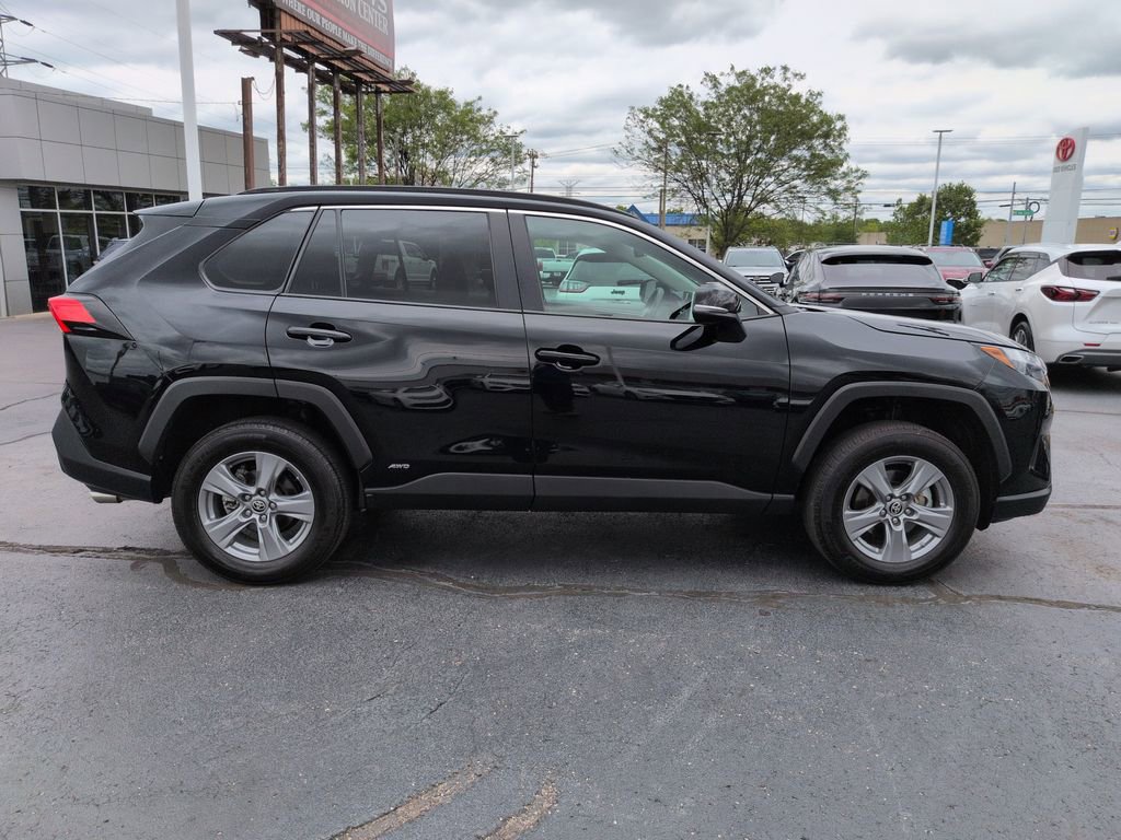 Used 2024 Toyota RAV4 LE AWD/4WD image 6