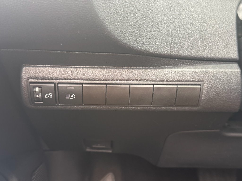 Used 2023 Toyota Corolla SE w/ SE Premium Package FWD image 32