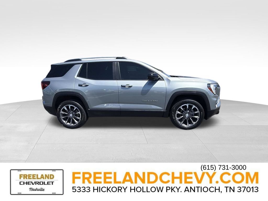 Used 2026 GMC Terrain Elevation w/ Elevation Premium Package FWD image 2