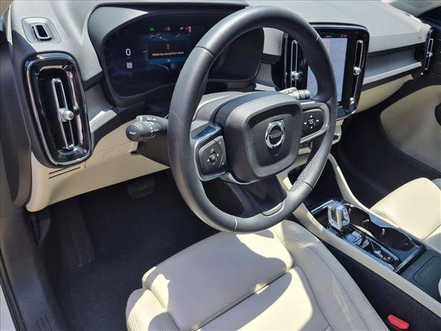 Used 2023 Volvo XC40 B5 Plus w/ Driver Assist Package AWD/4WD image 10
