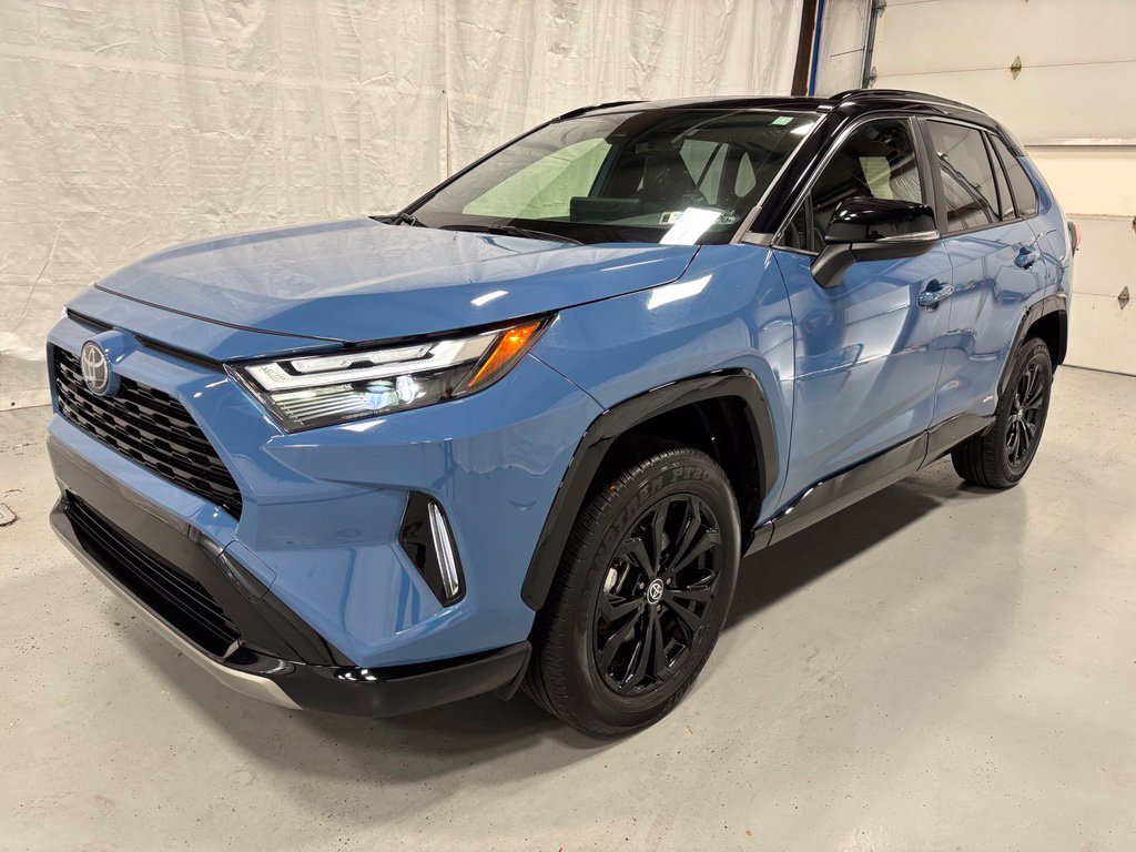 Used 2025 Toyota RAV4 XSE w/ Weather Package AWD/4WD image 3